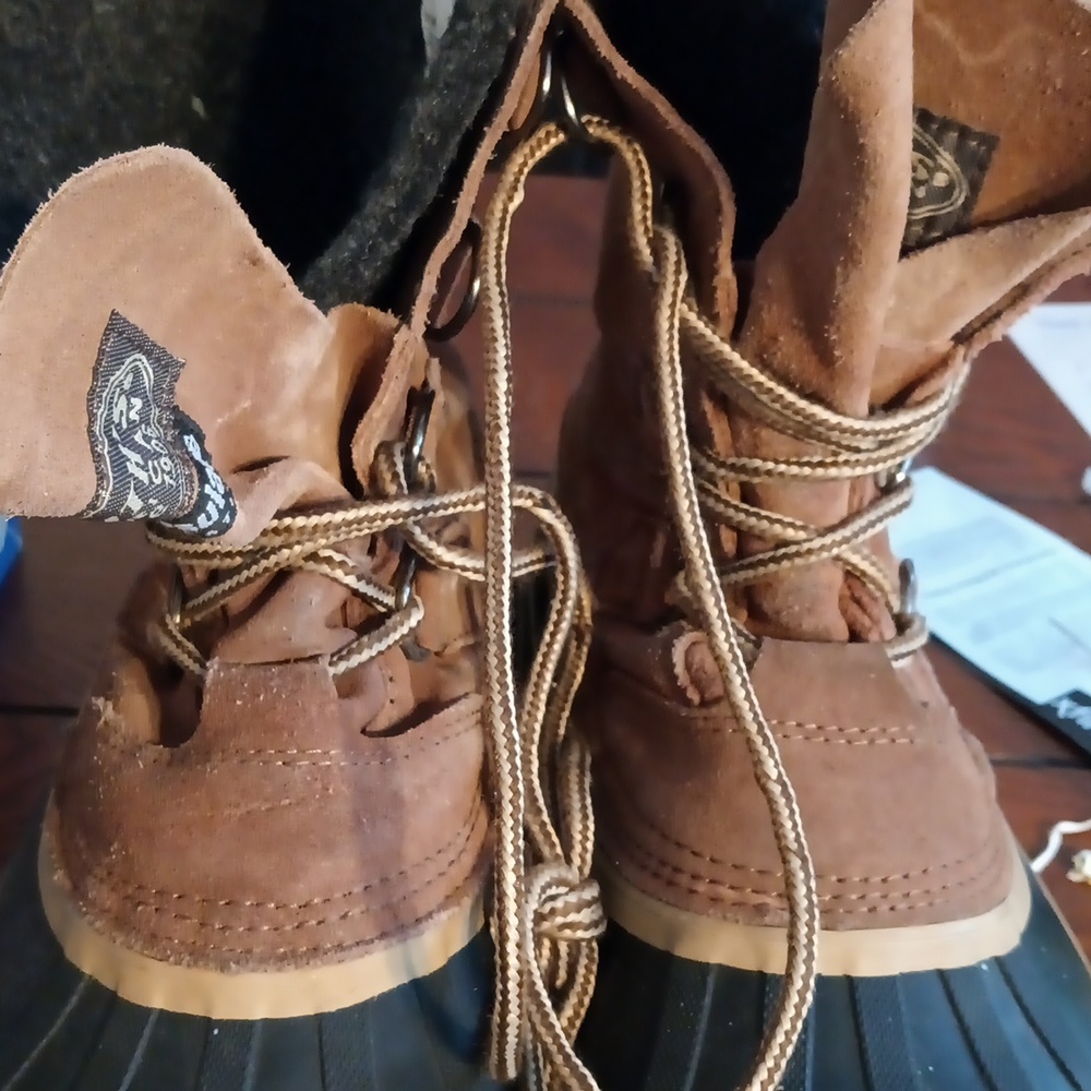 Smith's American thinsulate insulation size 11 boots brand new